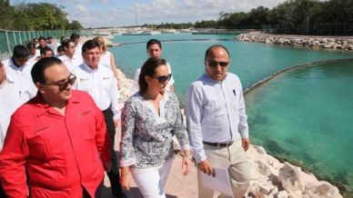 claudia-ruiz-massieu-de-gira-por-cozumel-619x348