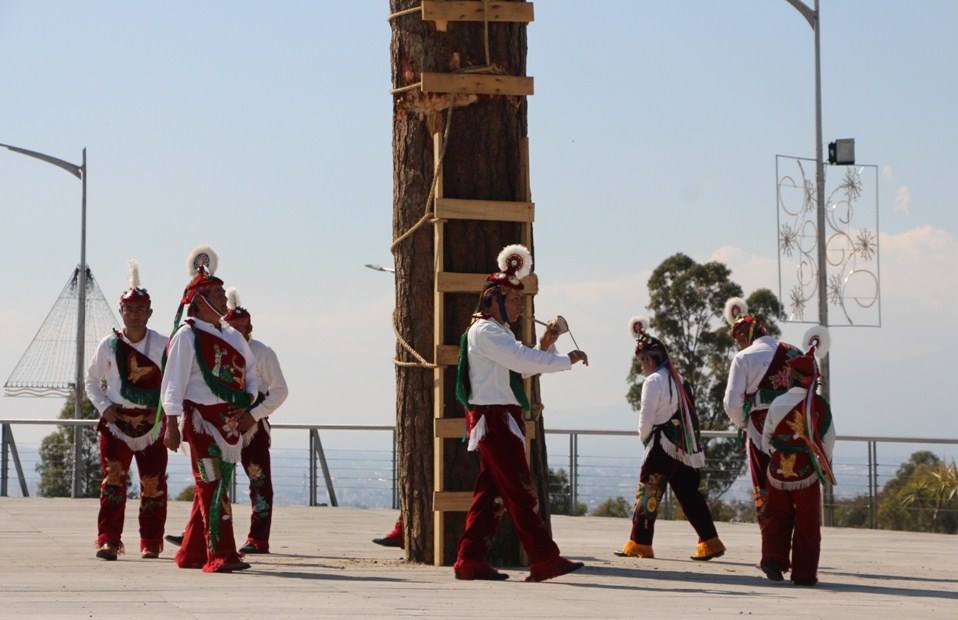 Puebla | Voladores de Cuetzalán se presentan en la zona de Los&nbsp;Fuertes